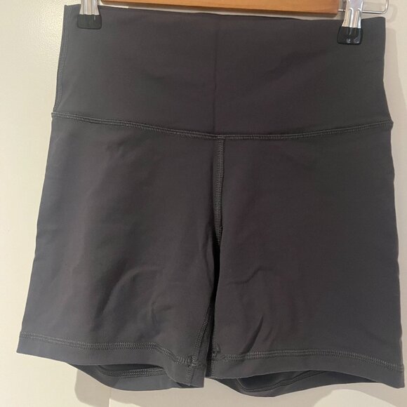 Aritzia Dark Grey TNA Action "TnAction" 5" Biker Shorts - Picture 2 of 4